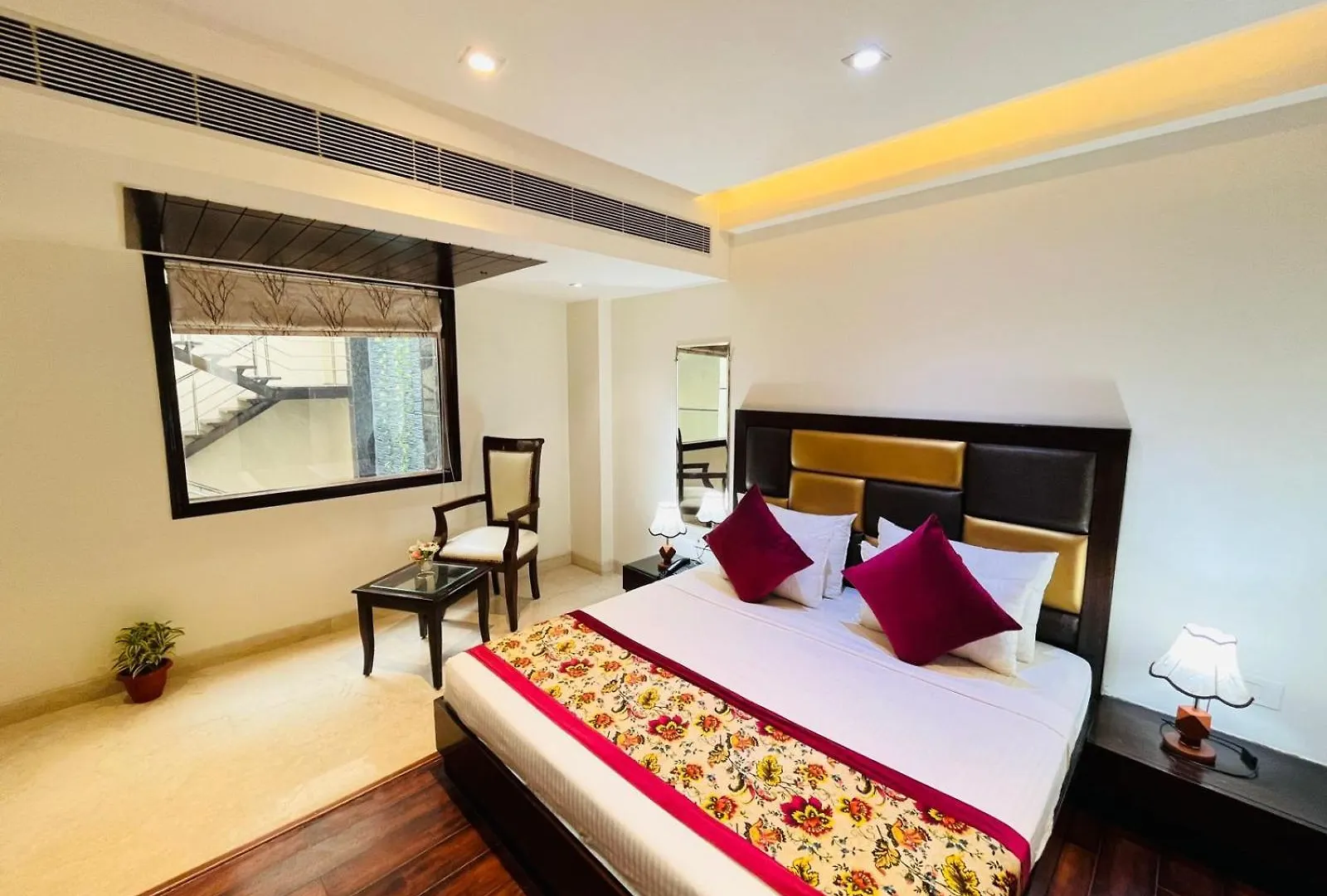 Hotel Veer Palace Green Park location