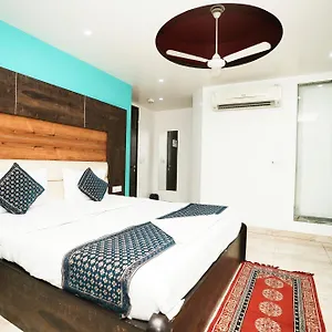 Amour Near Igi Delhi Airport *** New Delhi