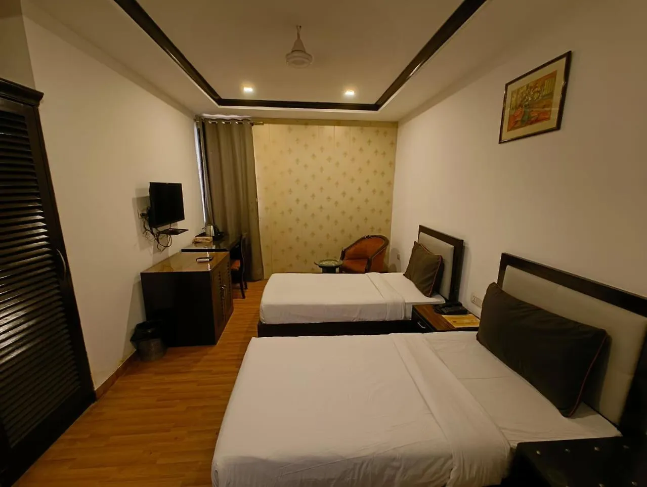 Hotel Veer Palace Green Park New Delhi