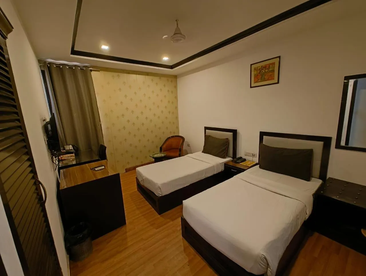 Hotel Veer Palace Green Park New Delhi