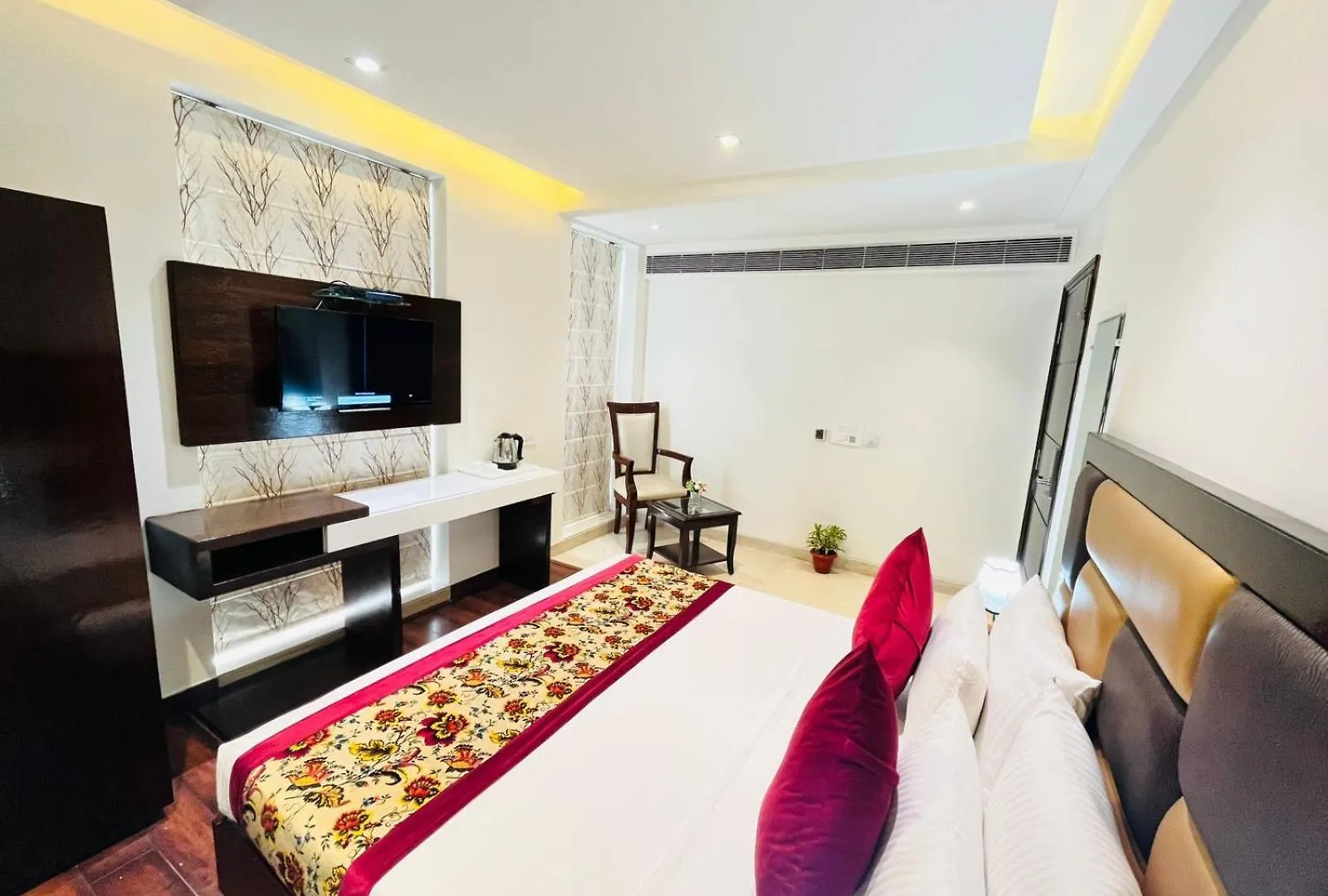 Hotel Veer Palace Green Park New Delhi